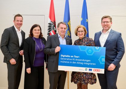 Personengruppe mit LH Johanna Mikl Leitner