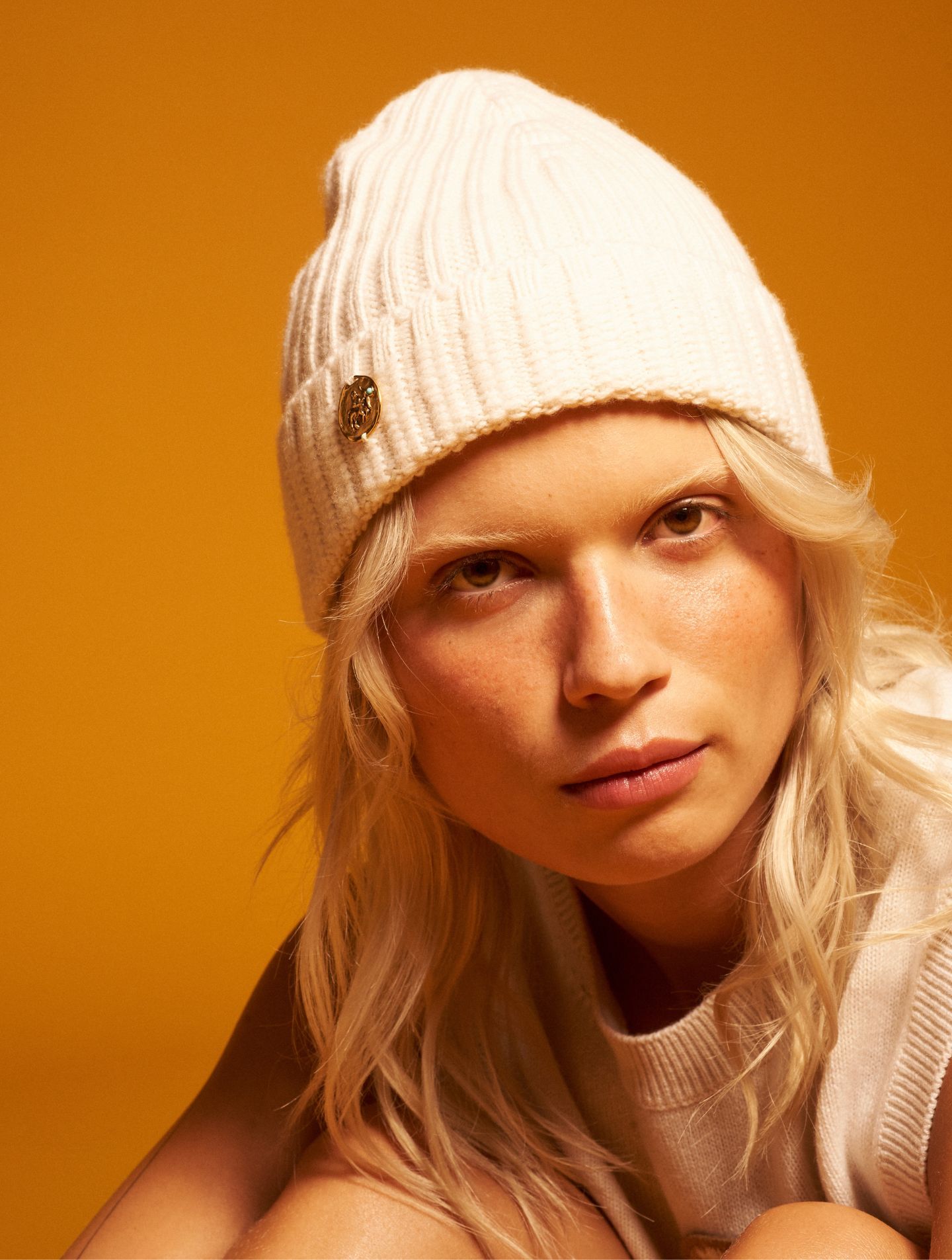 Gift Guide Personnalized Cashmere Gifts | Barrie.com