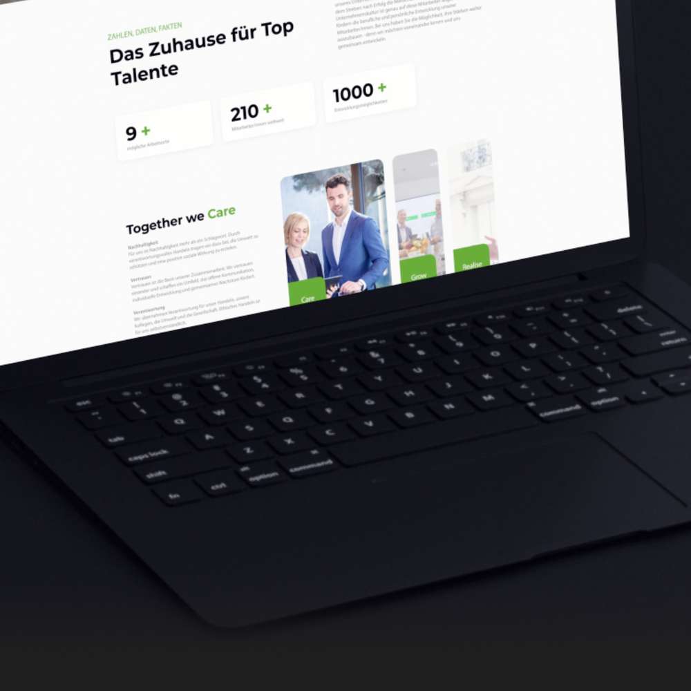 Ein Laptop zeigt die Unternehmenswebseite von CCE.