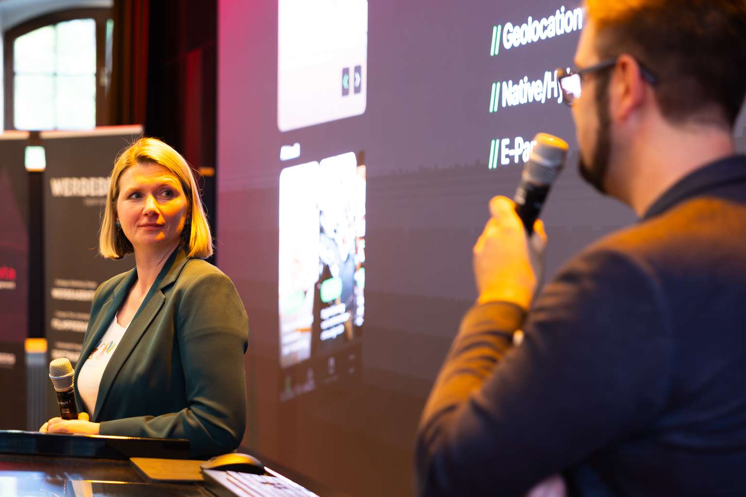 Das Speakerteam Anni Pichler und Tobias Kammerhofer während ihres Vortrags.