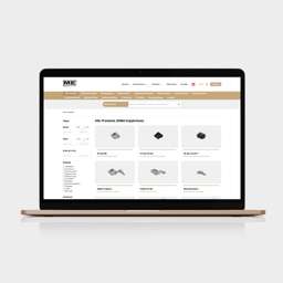 Ein Bildschirm zeigt den Webshop des Unternehmens Mehler Elektrotechnik.