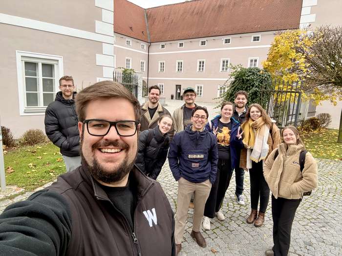 Team Werbeberg vorm Schloss Zeilern