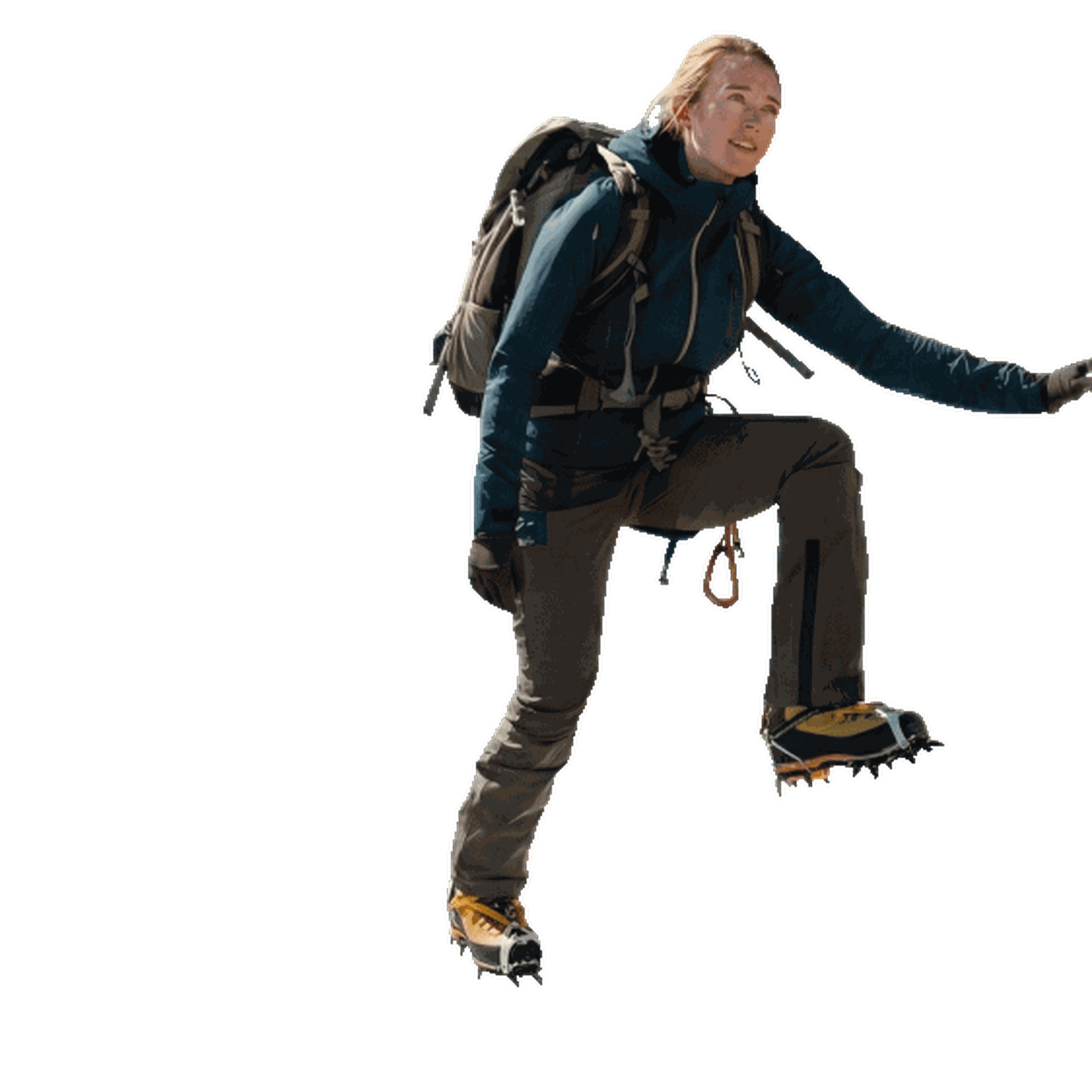 Freigestellte Bergsteigerin in Wanderkleidung mit Rucksack am Rücken.