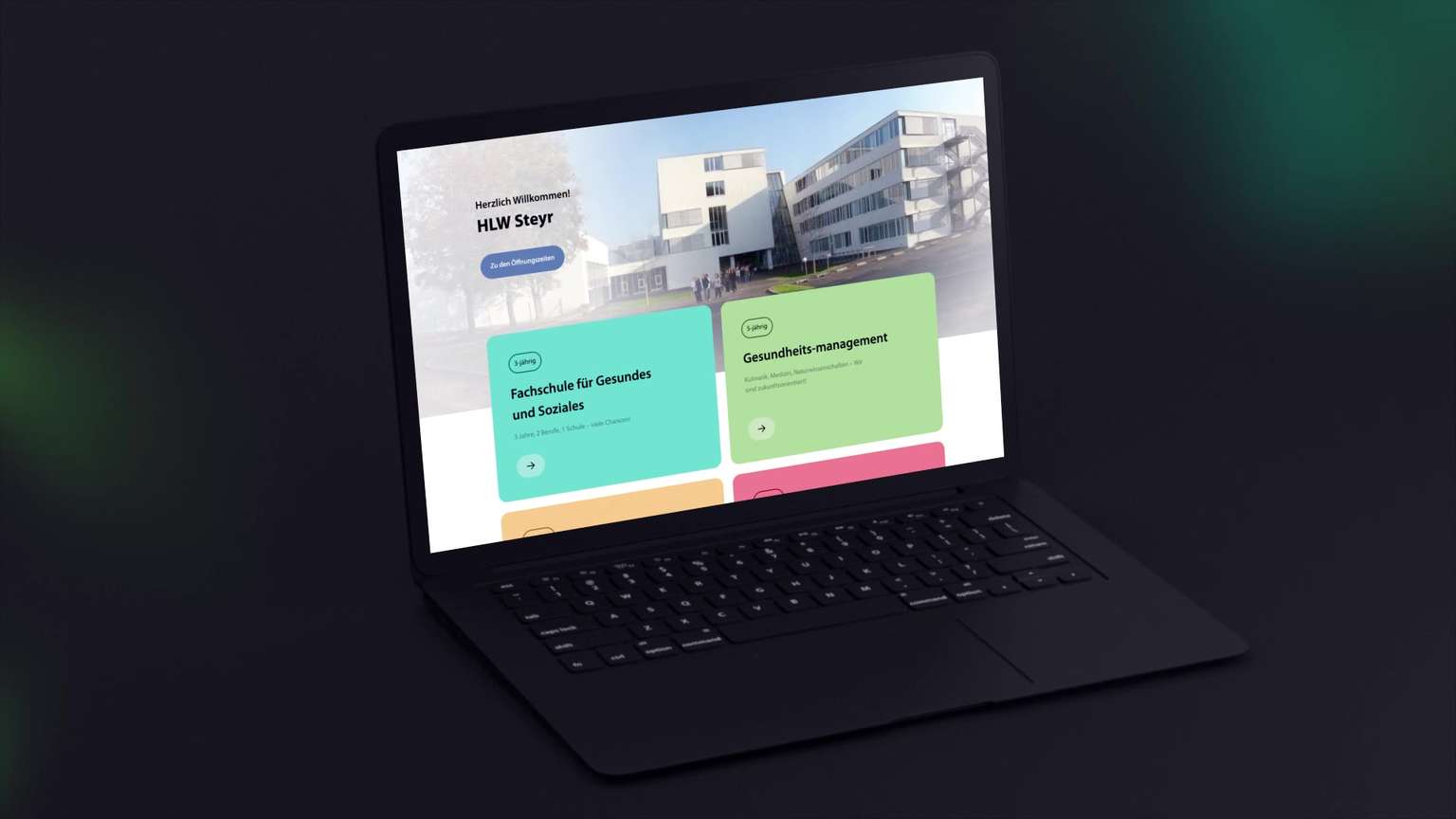 Website der HLW Steyr im Laptop-Mockup