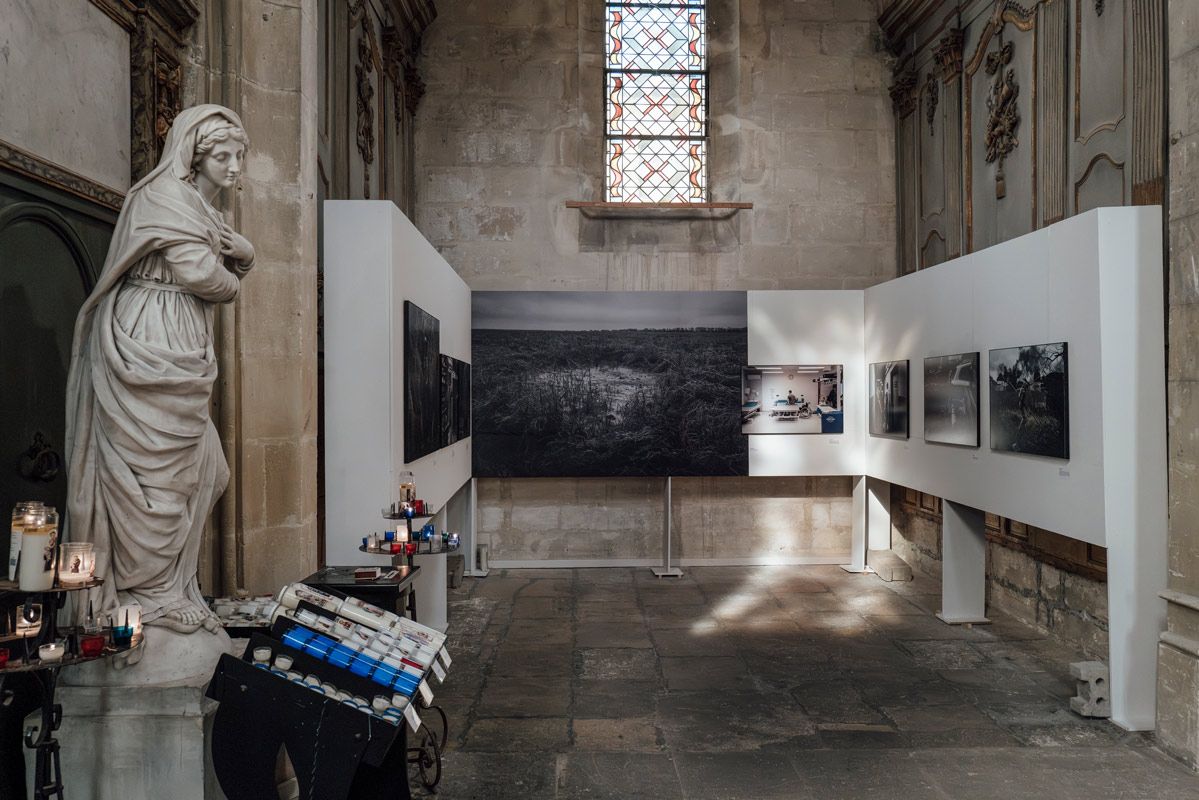 "Si tu traverses l’hiver", du photoreporter Adrien Vautier, prend place dans le cadre du Festival OFF Arles, à l’Église Saint-Julien.
