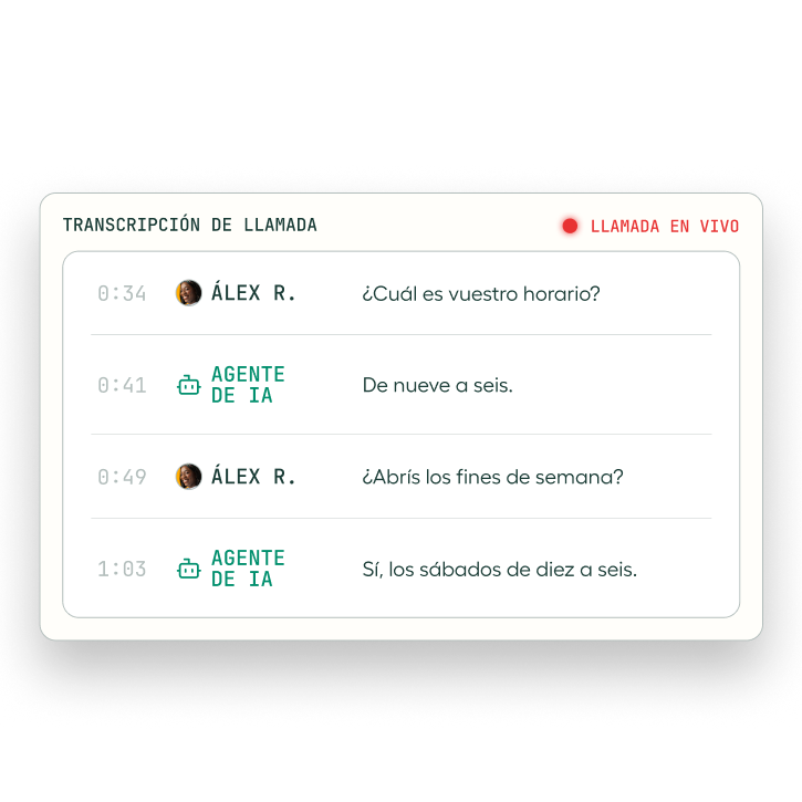 Screenshot of a call transcription in Spanish, showing a conversation about business hours, mentioning live call status and specific timing details.