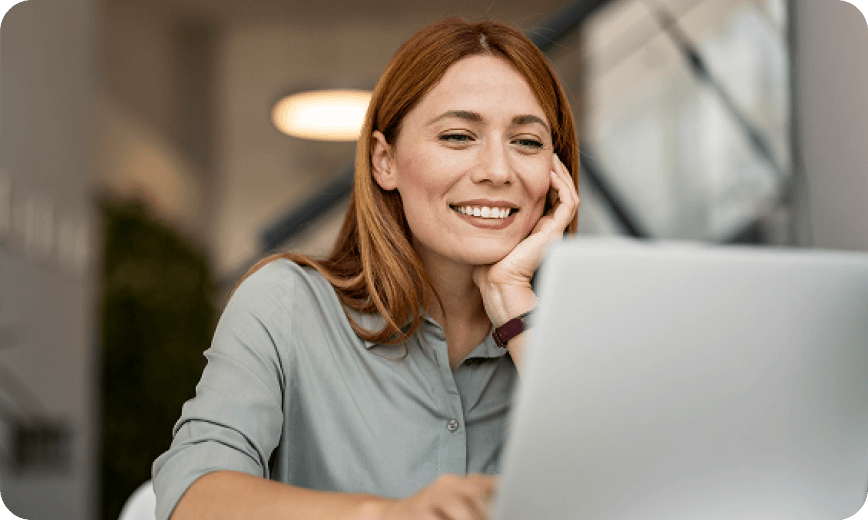 donne con computer portatile