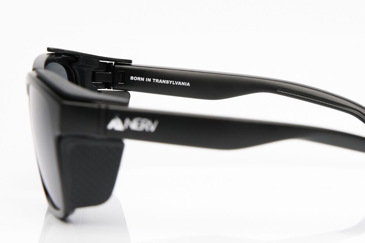 Ochelarii de soare NERV Wave detaliu rama