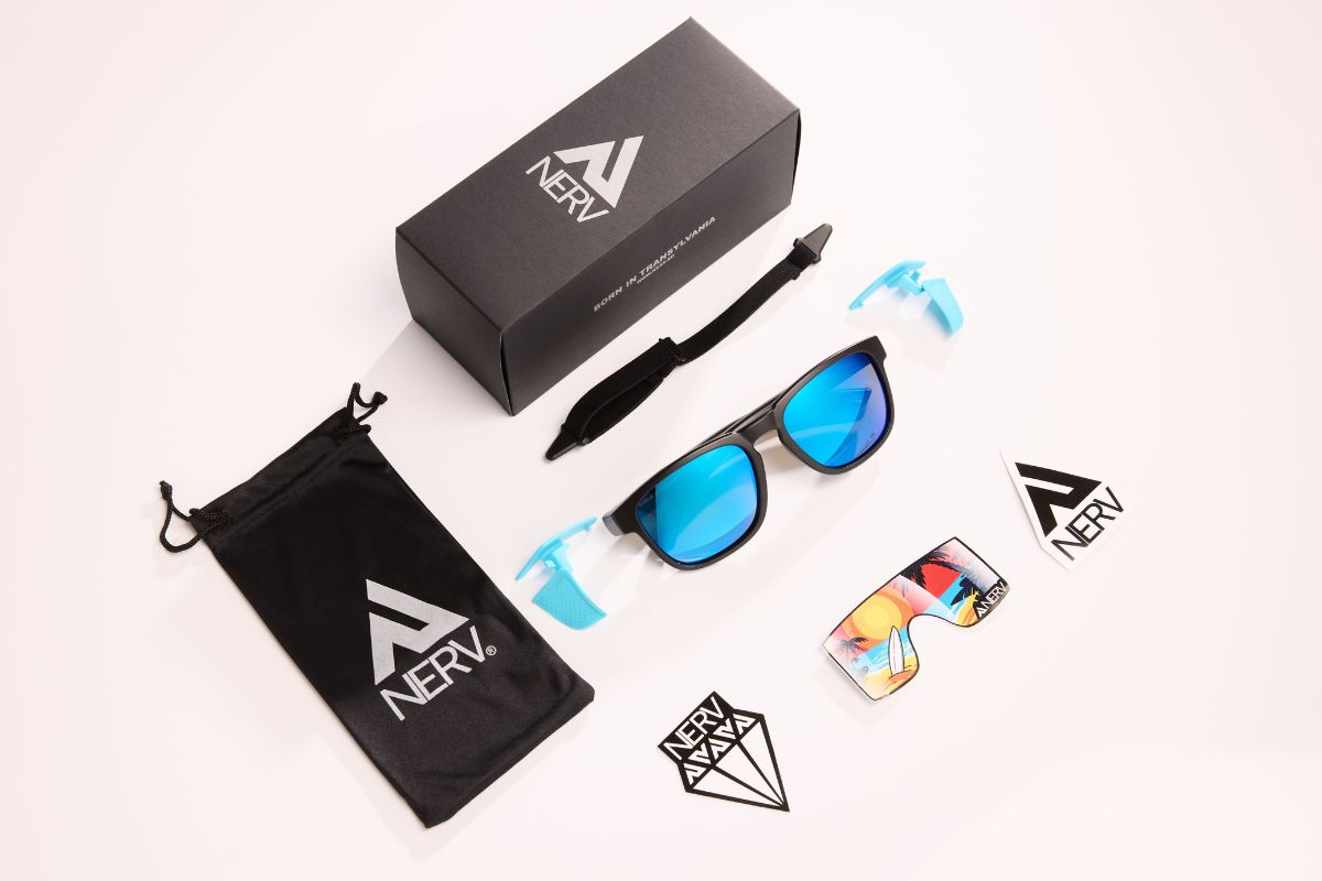 Componentele si accesoriile care se livreaza alaturi de ochelarii de soare flotabili NERV Wave