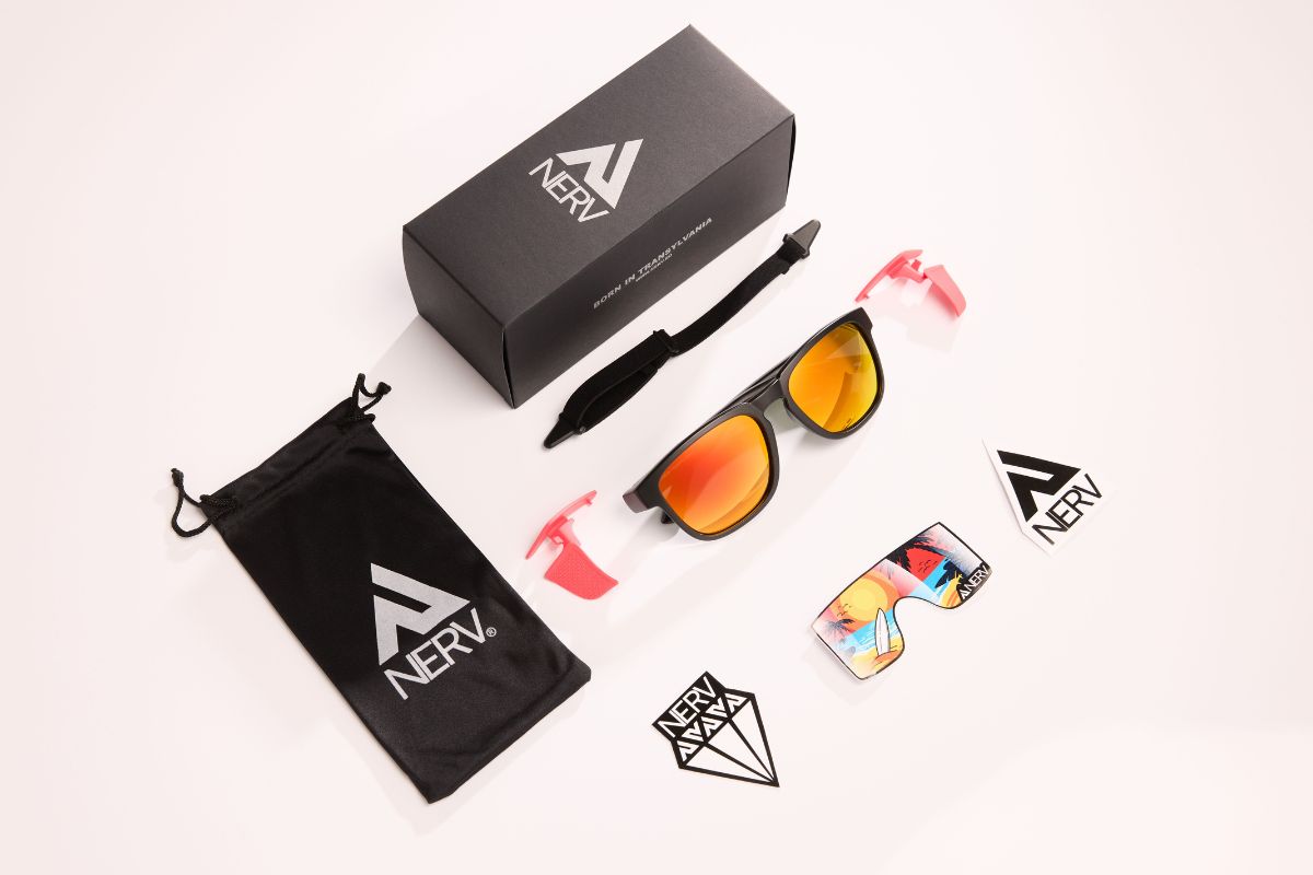 Componentele si accesoriile care se livreaza alaturi de ochelarii de soare flotabili NERV Wave