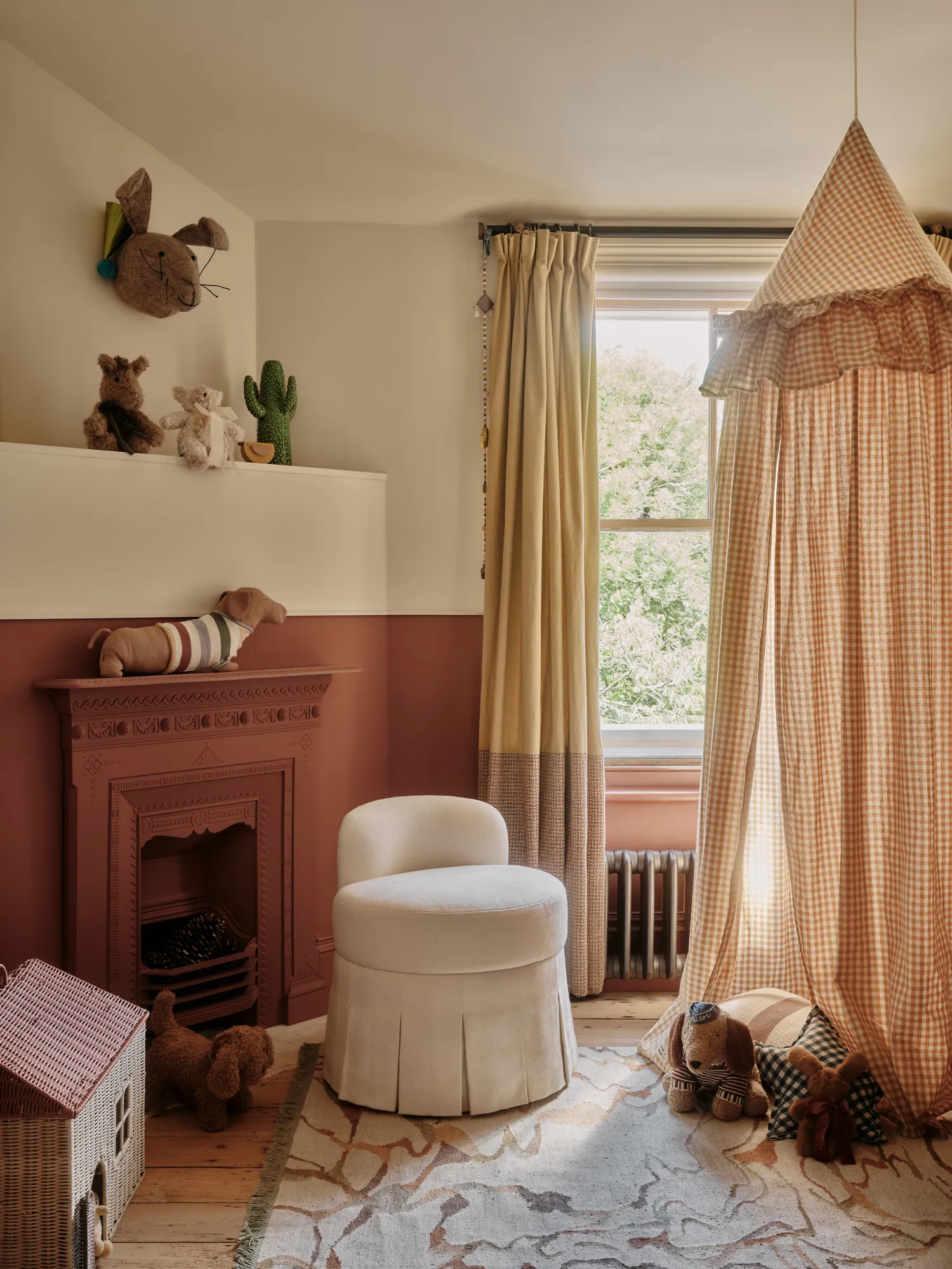 Farrow & Ball Picture Gallery Red No.42 and Lime White No.1