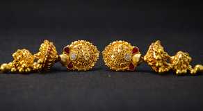 This Senator Increases Exposure to Rising Gold Prices