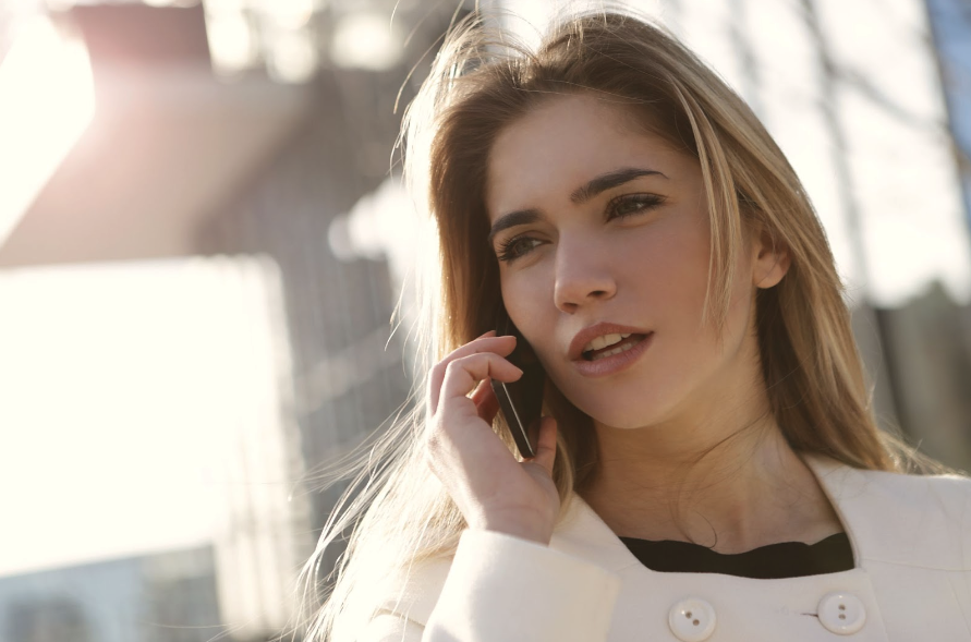 a women making a phone call