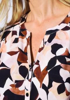 Blouse met tuniekhals video thumbnail