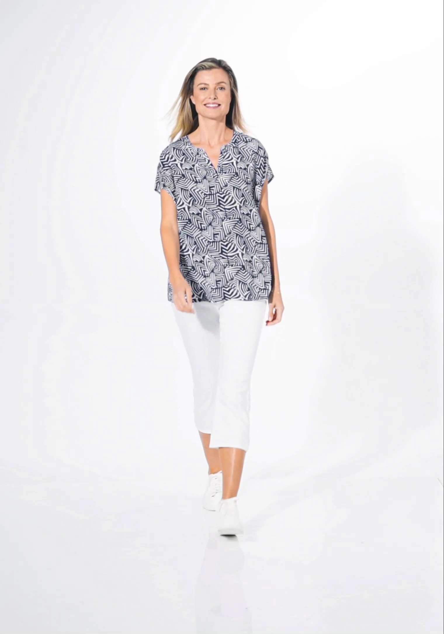 Bluse mit Tunika Ausschnitt video thumbnail