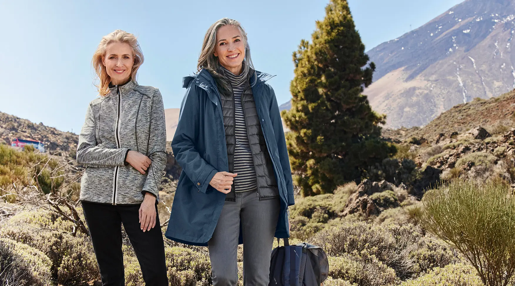 Zwei Frauen beim wandern