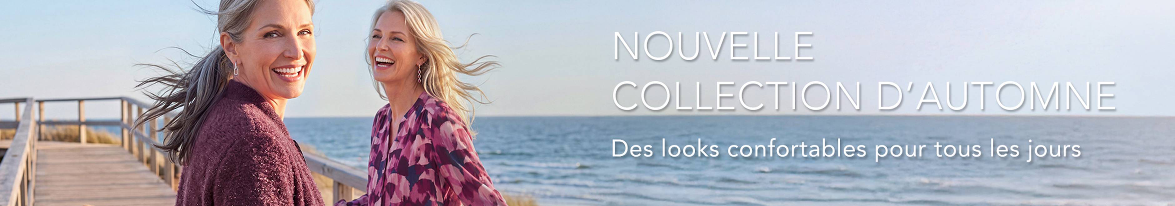  Deux femmes vêtues de tenues d'automne confortables, souriantes, se promenant sur la promenade en bord de mer. Texte : « Nouvelle collection d'automne. Des tenues confortables pour tous les jours. »