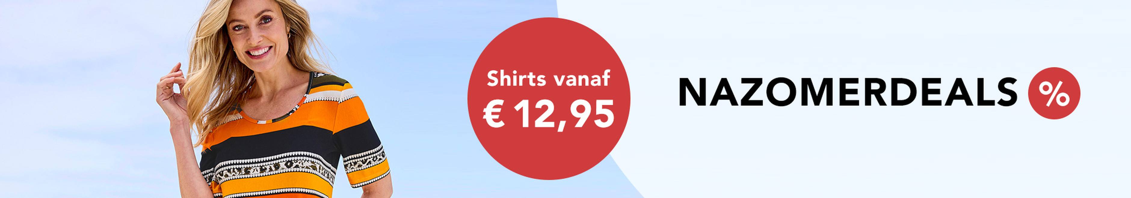 Een lachende vrouw in een kleurrijk shirt. De tekst promoot shirts vanaf een lage prijs voor de ‘Nazomeraanbiedingen’.
