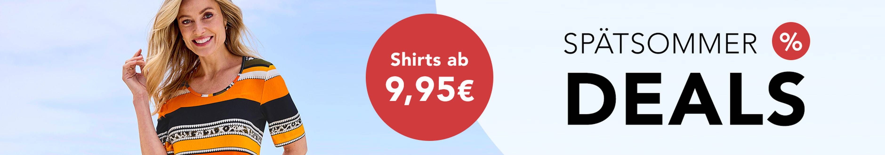 Eine lächelnde Frau in einem bunten Shirt. Der Text bewirbt Shirts ab einem niedrigen Preis für die „Spätsommer-Angebote“.