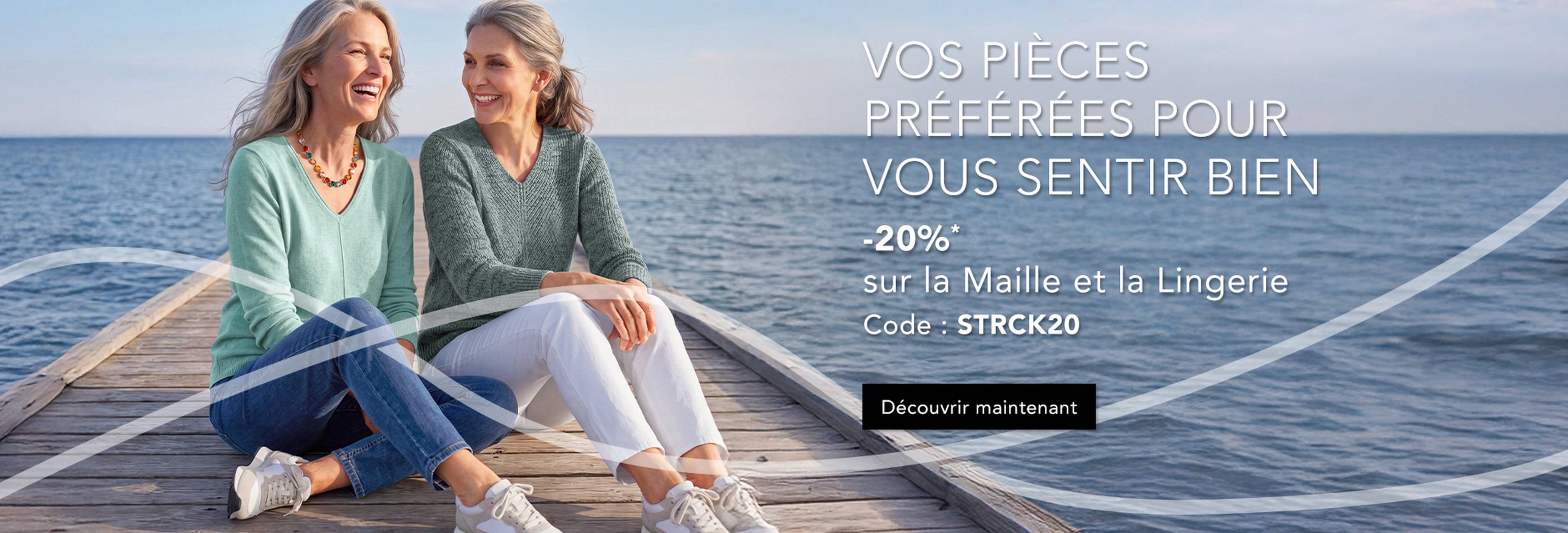 Deux femmes souriantes, assises sur une jetée au bord de la mer, vêtues de tenues décontractées et confortables, adaptées au temps frais. Un texte sur le côté annonce une promotion sur les vêtements en maille et les sous-vêtements.