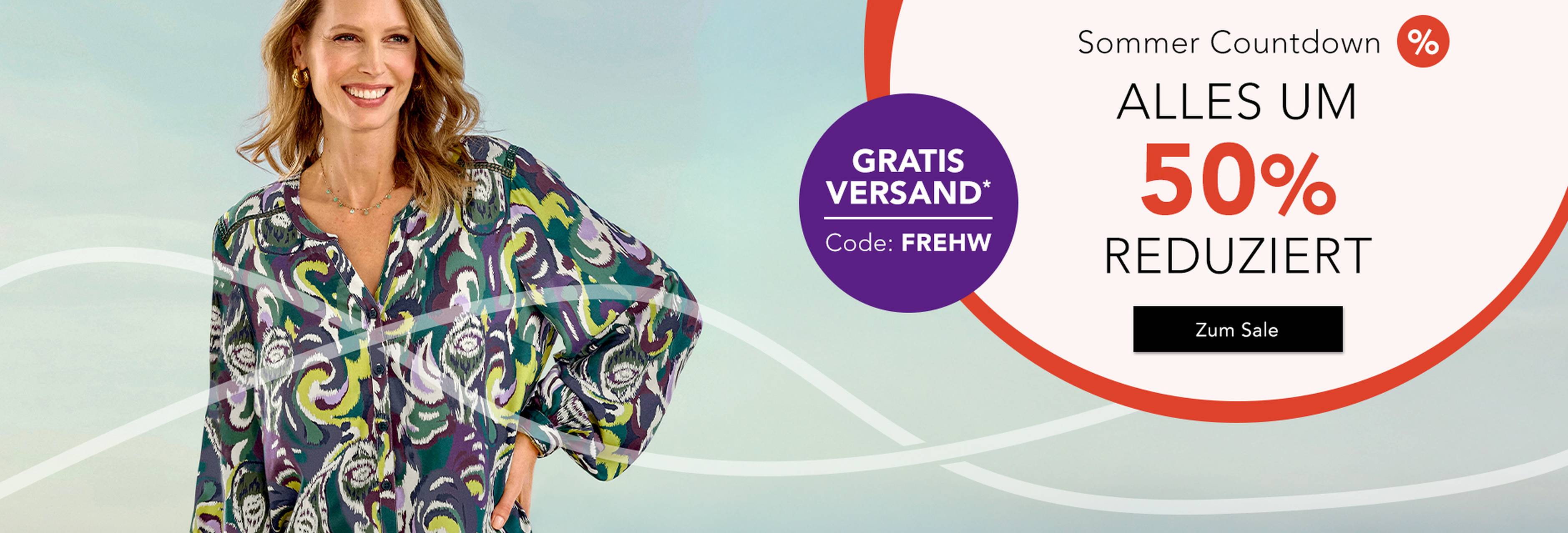  Eine lächelnde Frau in einer bunten Bluse neben einem „Summer Countdown“-Sonderverkaufs-Banner, das 50 % Rabatt und kostenlosen Versand verspricht.
