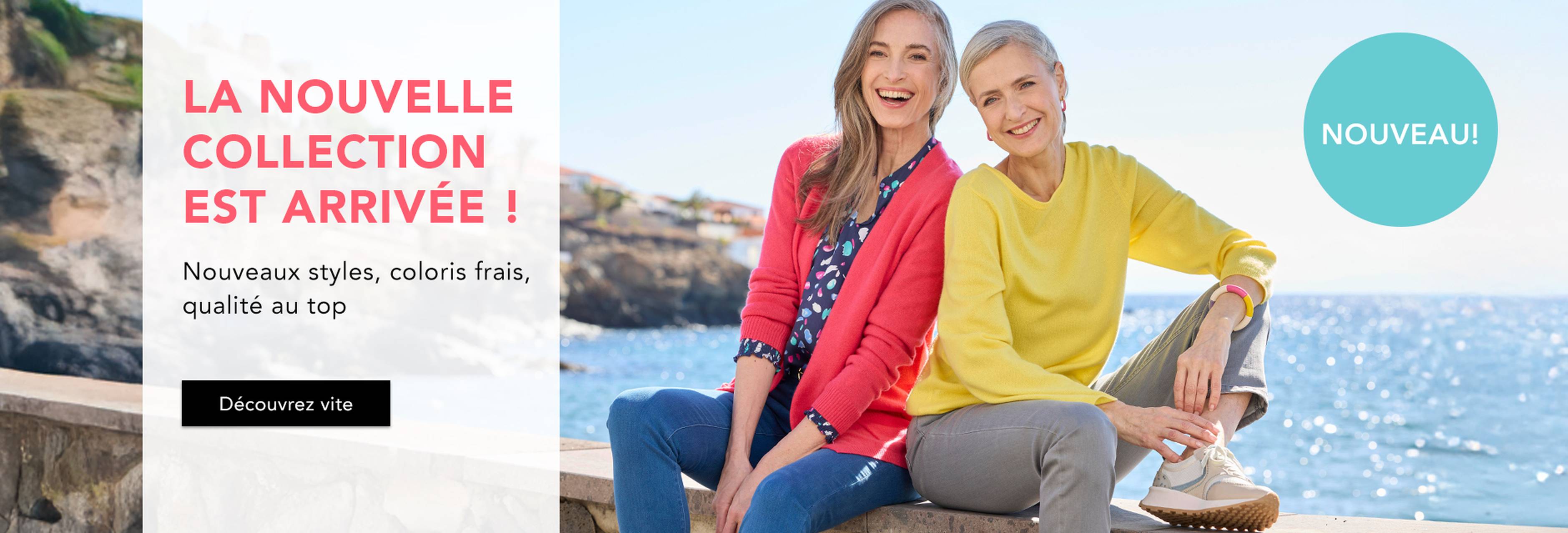 Deux femmes souriantes en pull jaune et cardigan rose au bord de la mer