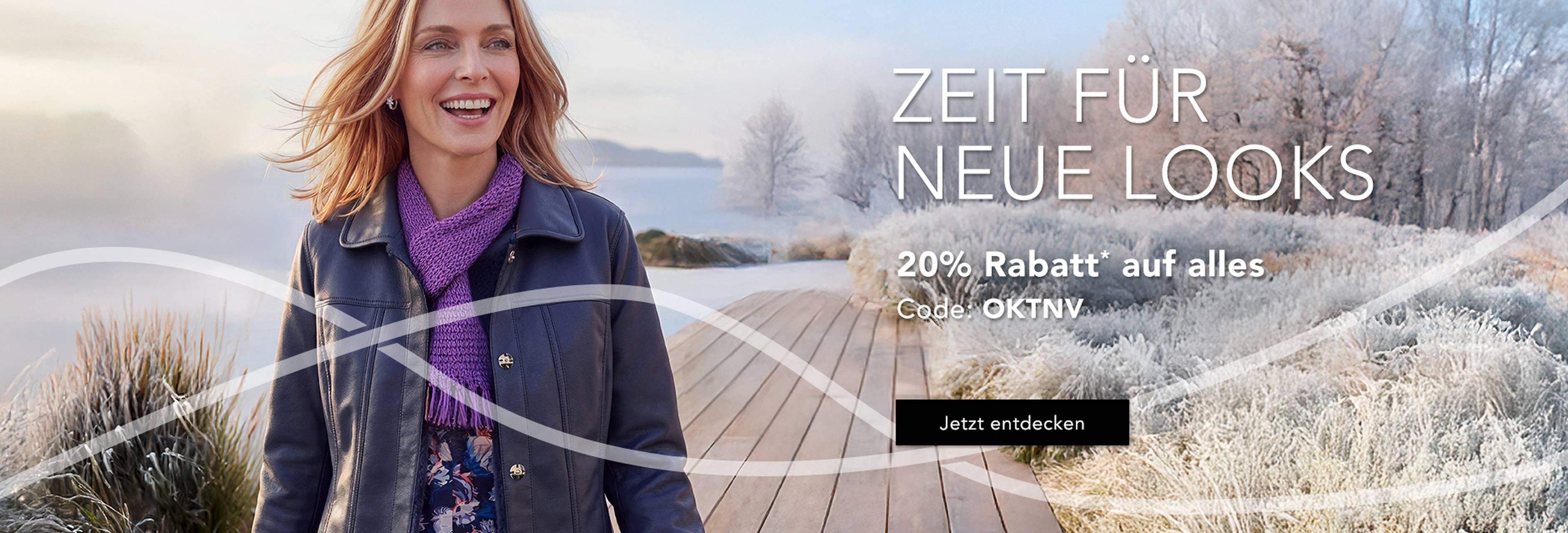 Frau in stilvoller Herbstkleidung spaziert auf einem Holzdock. Text: "Zeit für neue Looks", 20% Rabatt, Code: OKTNV.