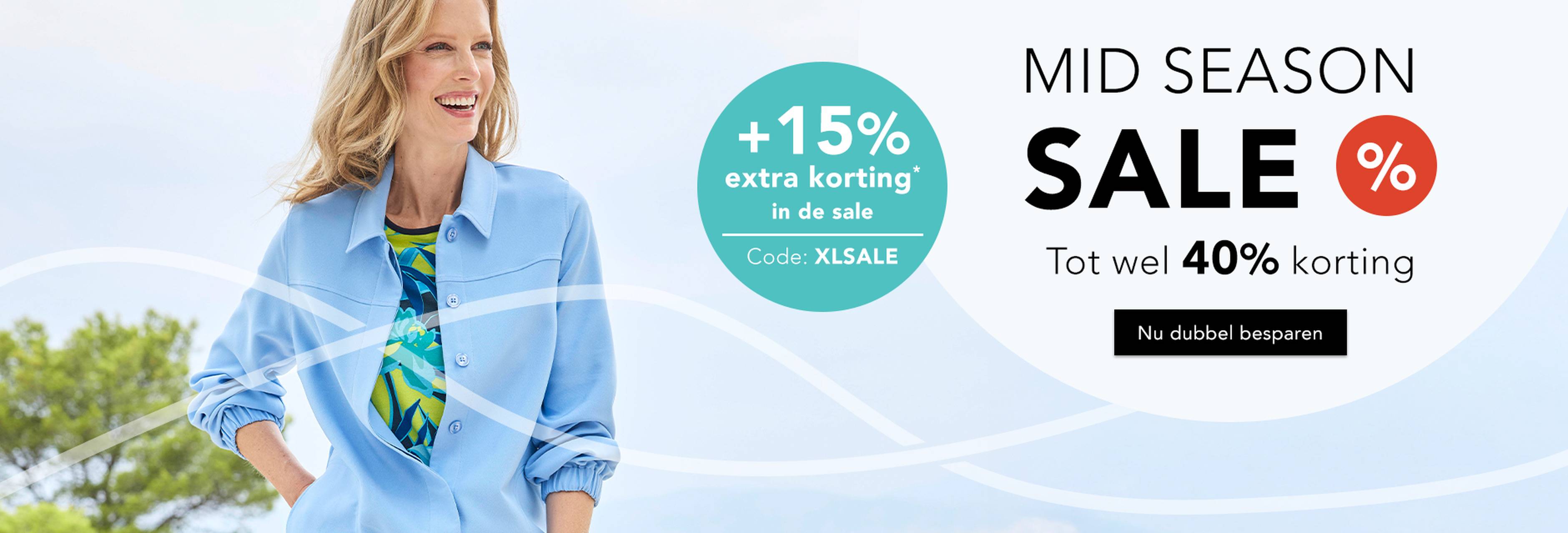 Een vrouw in een blauw jasje glimlacht buiten. Tekst: „Mid-season-uitverkoop, tot 40 % korting, +15 % extra korting met de code XLSALE.“