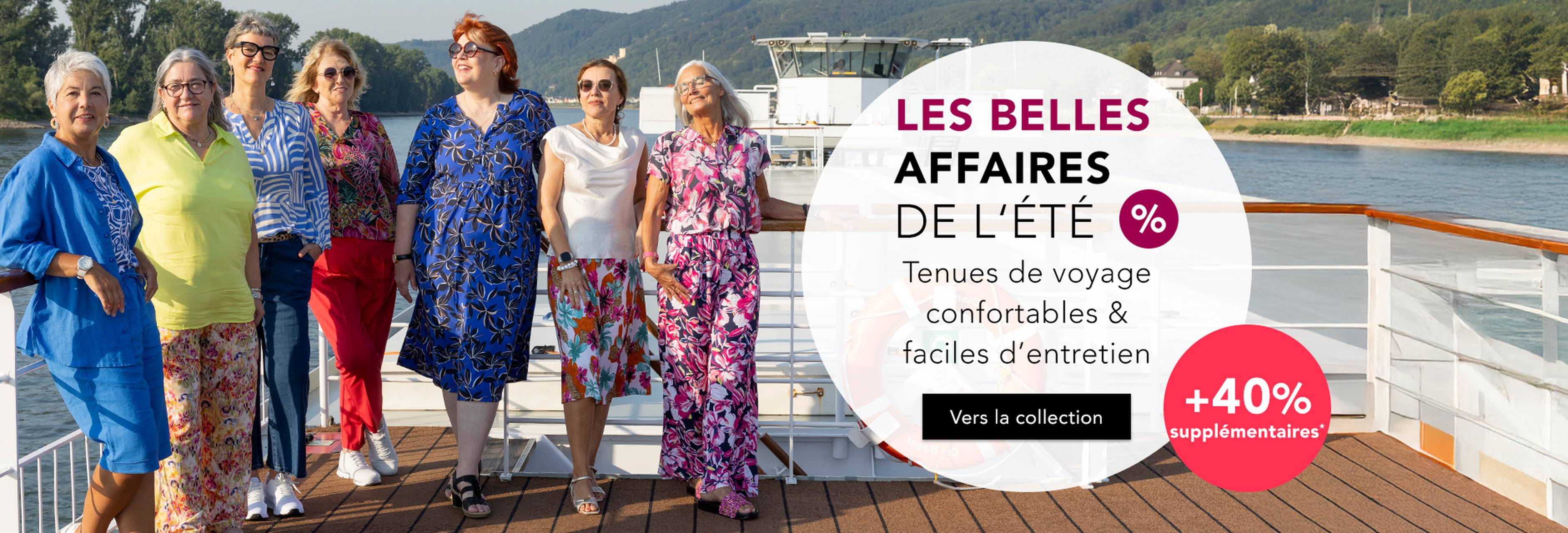  Un groupe de femmes vêtues de robes colorées profitant d'une journée ensoleillée sur le pont d'un bateau de croisière, avec une bannière promotionnelle annonçant les soldes de fin de saison.