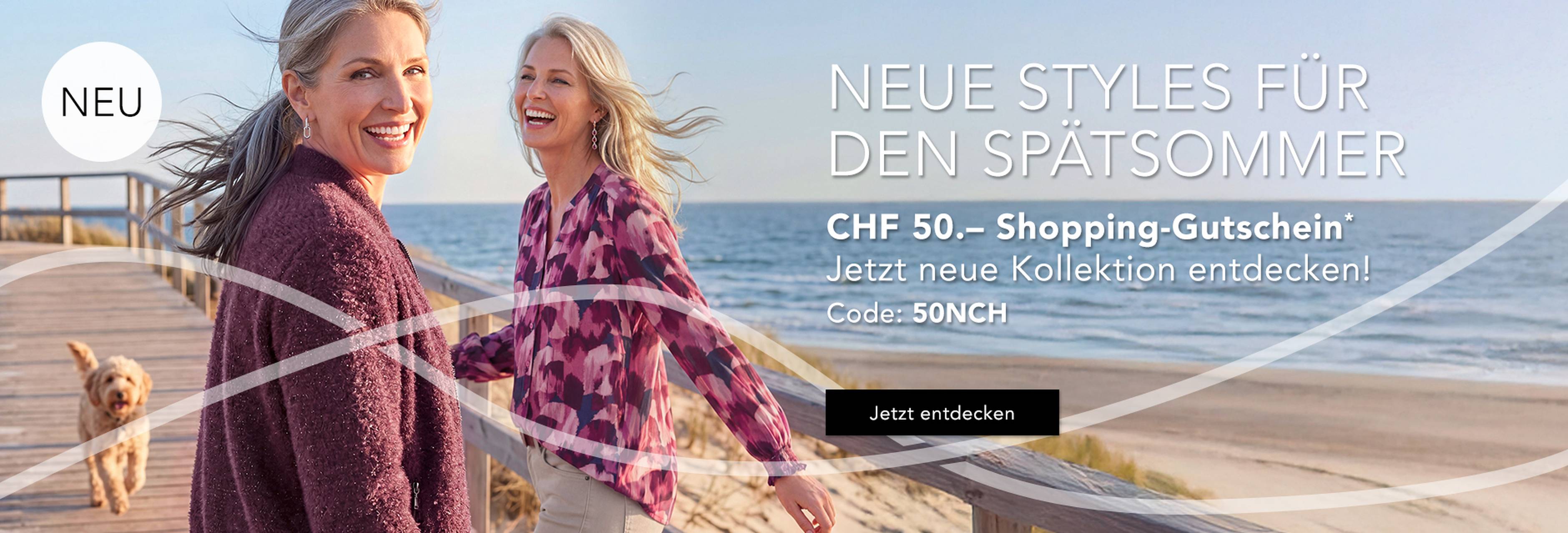 Lächelnde Frau in einem kuscheligen Pullover am Strand, dazu ein Text, der für einen Herbstausverkauf mit 20 % Rabatt beim Einsatz eines Aktionscodes wirbt.