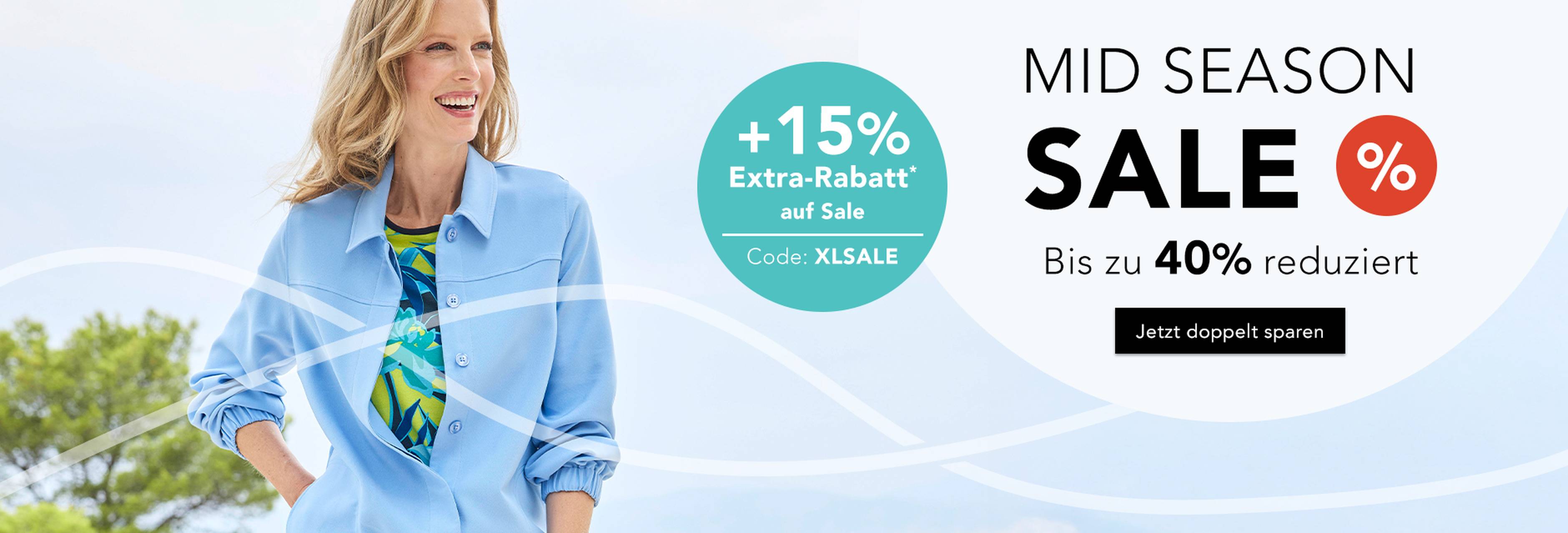 Eine Frau in einer blauen Jacke lächelt im Freien. Text: „Mid-Season-Sale, bis zu 40 % reduziert, +15 % Extra-Rabatt mit dem Code XLSALE.“
