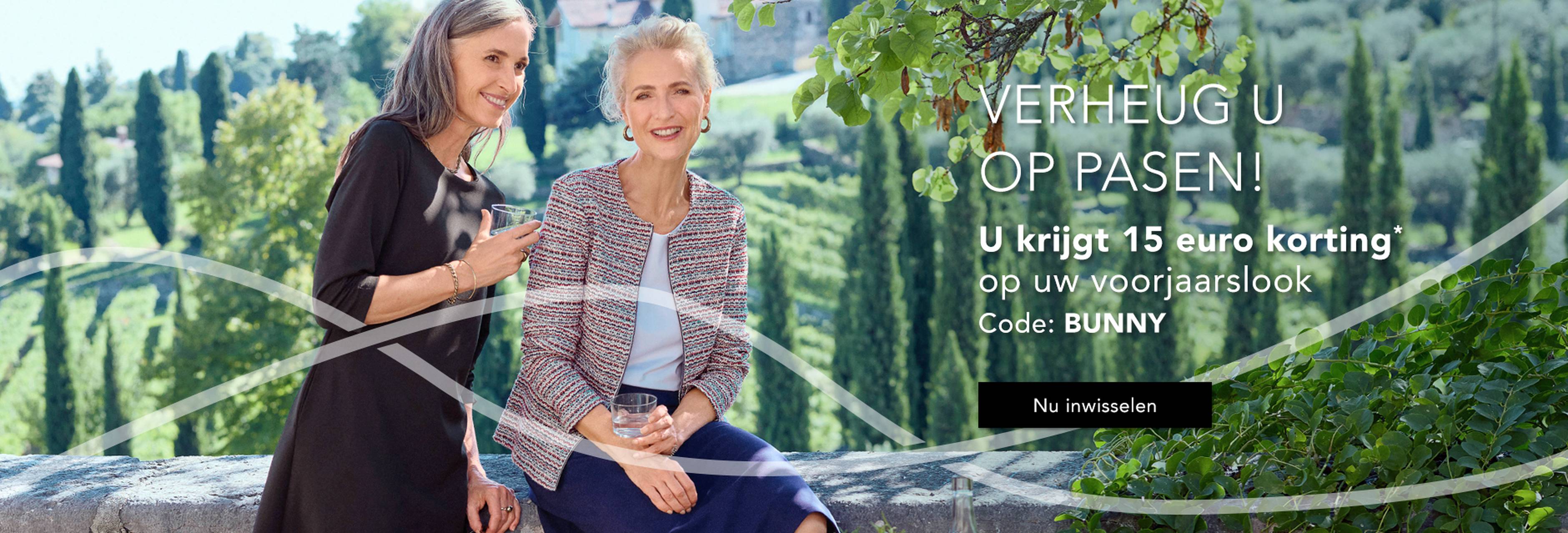 Lentemode voor dames van 50+ met een jurk en blazer in een elegante stijl