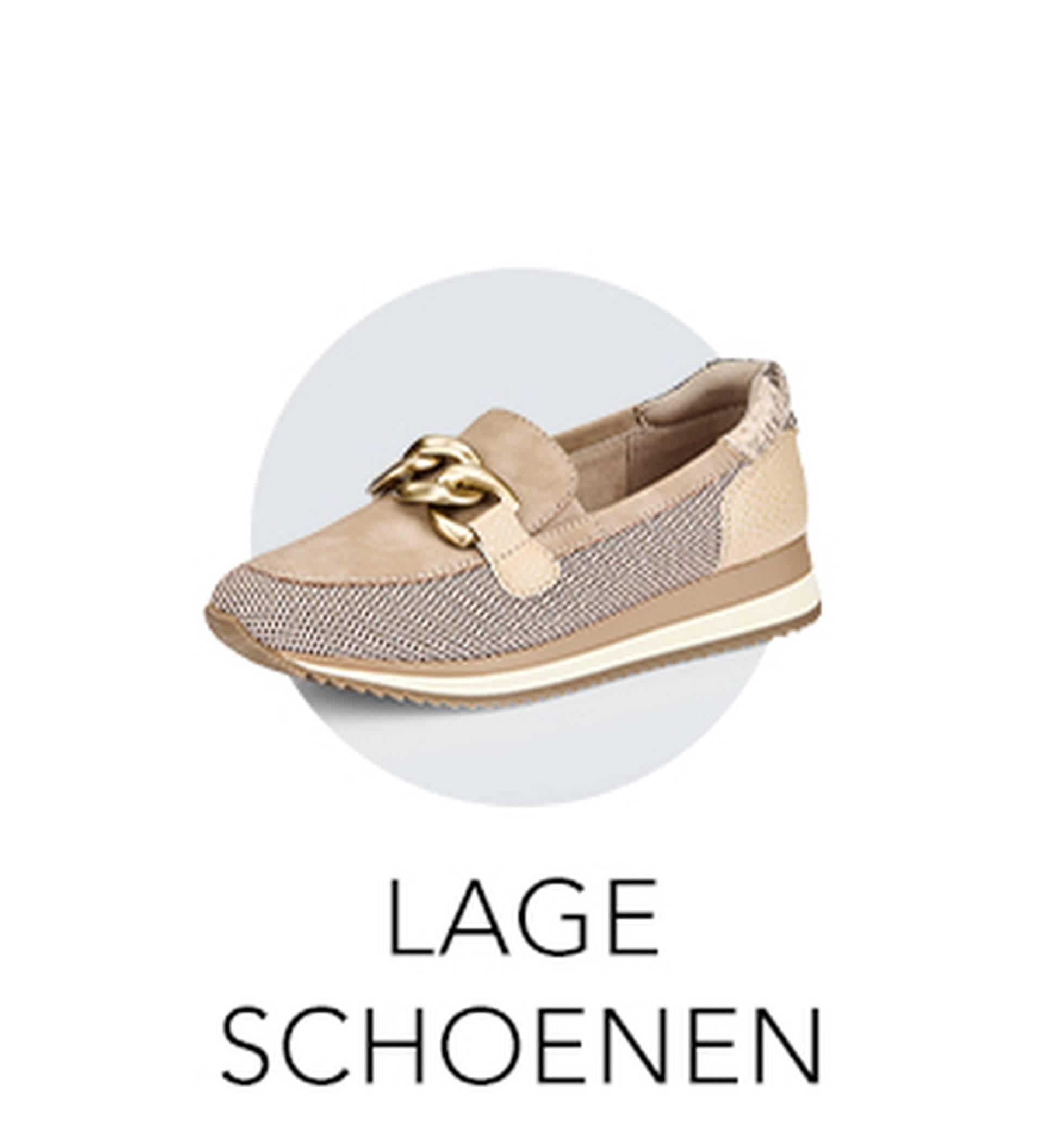 Beige lage schoenen met gouden decoratieve accenten, waarmee GOLDNER reclame maakt voor modieuze en comfortabele lage schoenen.