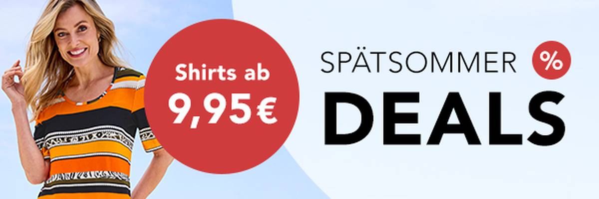 Eine lächelnde Frau in einem bunten Shirt. Der Text bewirbt Shirts ab einem niedrigen Preis für die „Spätsommer-Angebote“.