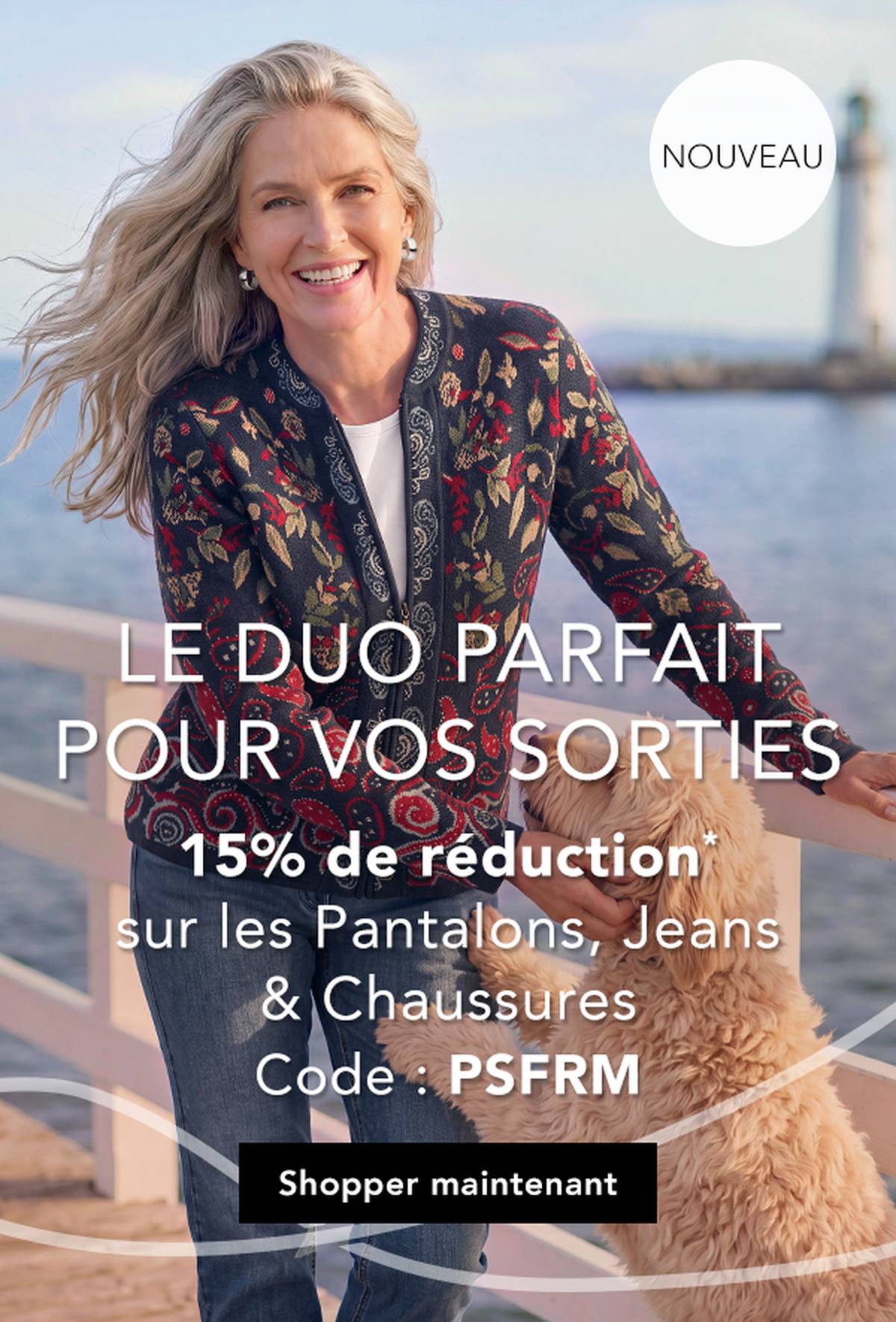 Une femme promène son chien sur une jetée au bord de la mer, tout en souriant. Le texte propose une réduction de 15 % sur les pantalons, les jeans et les chaussures grâce à un code promo.
