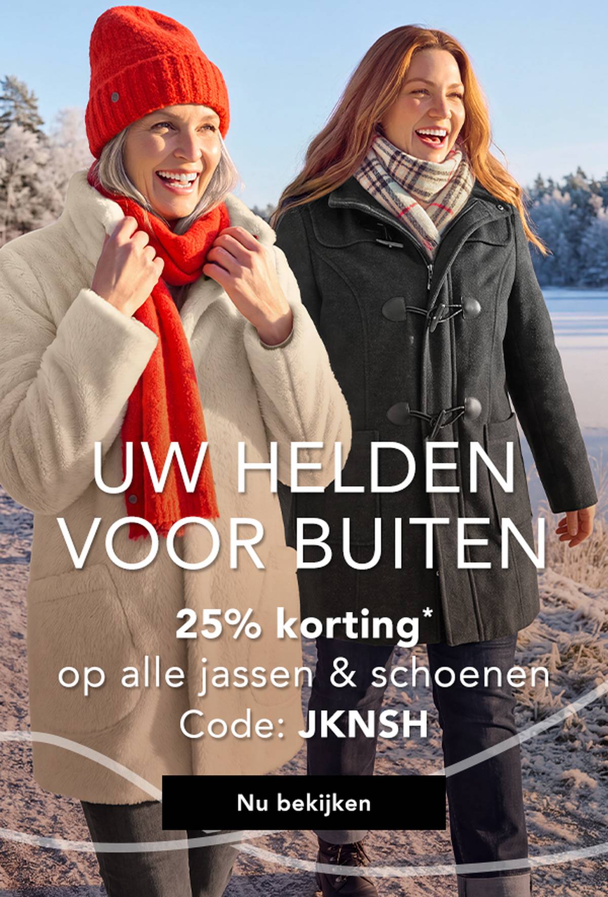 Twee vrouwen in winterkleding genieten buiten van een zonnige winterdag. De reclametekst verwijst naar een kortingsactie van 20% op jassen en schoenen.