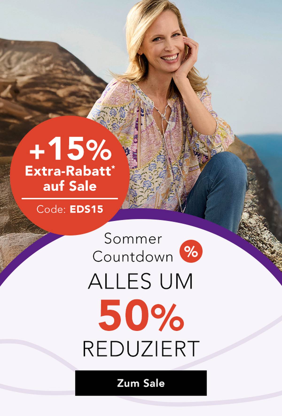  Eine lächelnde Frau in einer bunten Bluse neben einem „Summer Countdown“-Sonderverkaufs-Banner, das 50 % Rabatt und kostenlosen Versand verspricht.