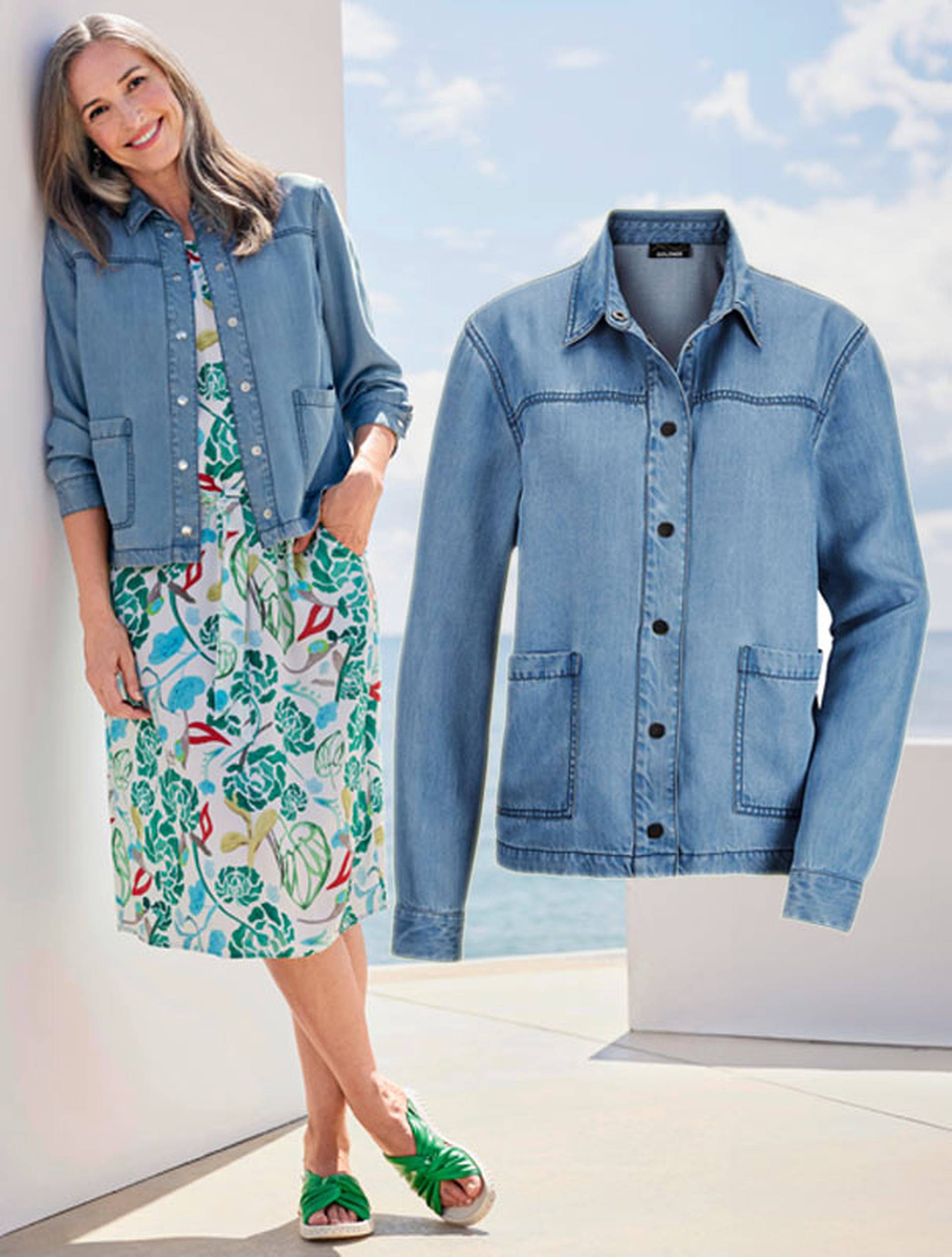 Hemdjacke / Overshirt in Jeans kombiniert mit einem sommerlichen Kleid