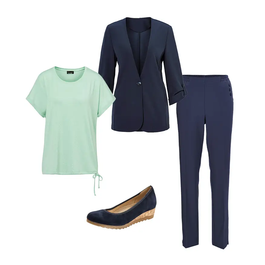 Color blocking avec des couleurs sobres : un pull dans un vert discret avec un blazer et un pantalon bleu marine.