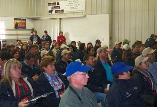El recorrido que los productores harán en 5 predios será la base para comprender y aplicar prácticas que promueven la reconversión del sector. Foto: William Fuentes. Gira Técnica de Nariño