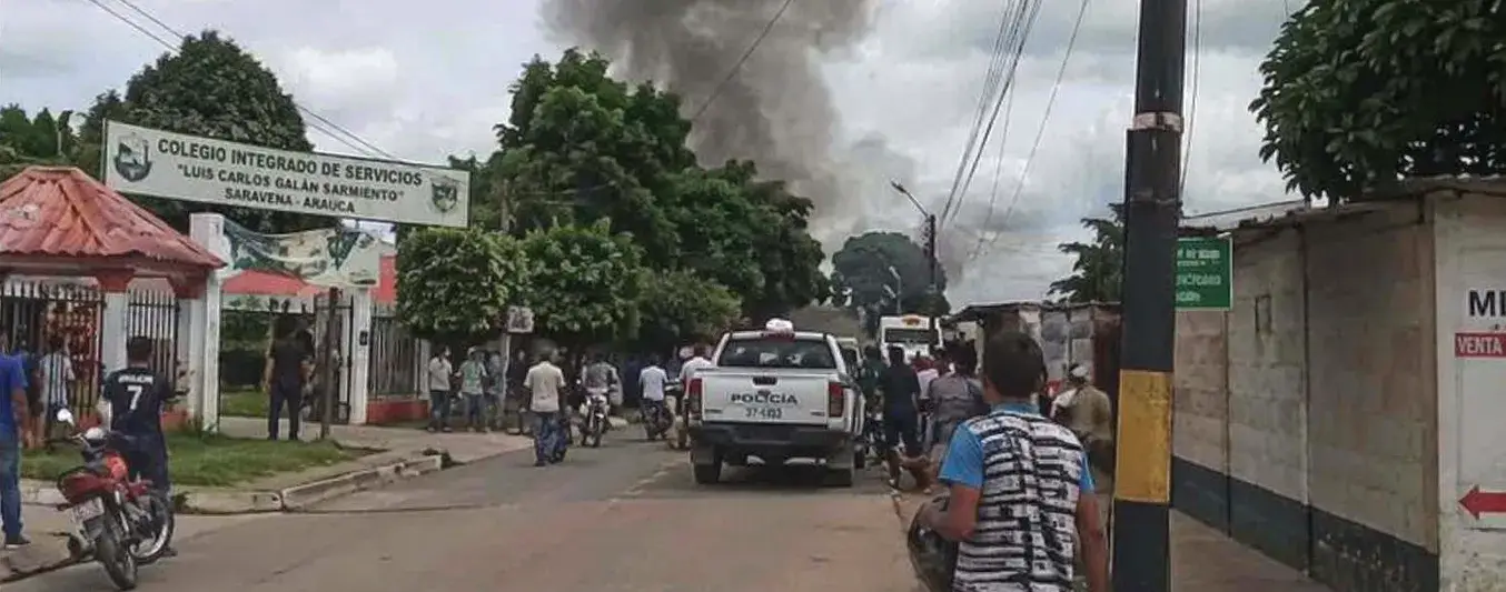 En Saravena, 8 policías heridos tras ataque a caravana