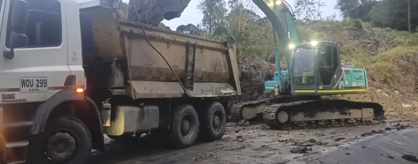 Cierre de la vía al Lano por deslizamiento