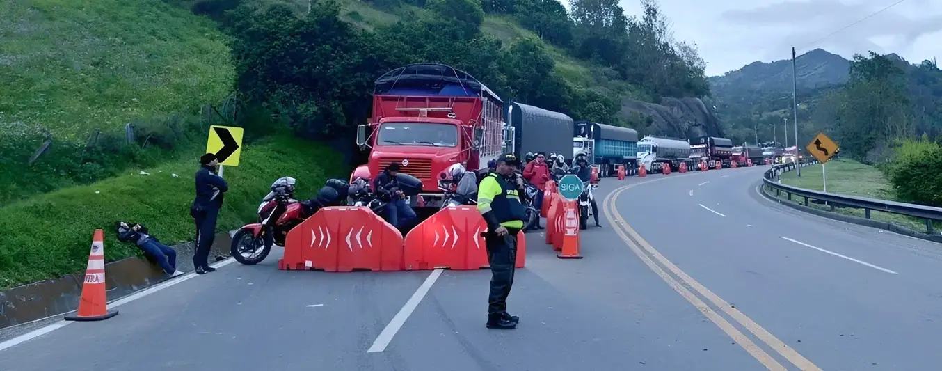 Bloqueos en vías nacionales generaron pérdidas