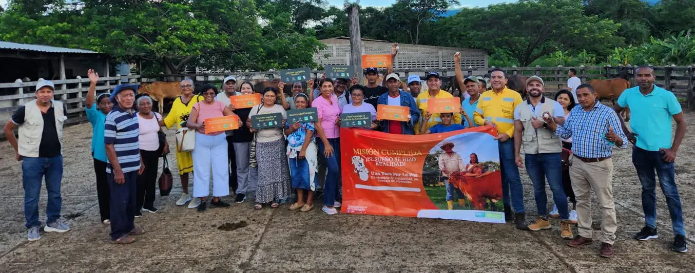 Entrega de vacas por parte de Fundagán en la Guajira