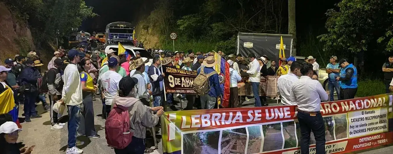 Continuan los bloqueos en Santander