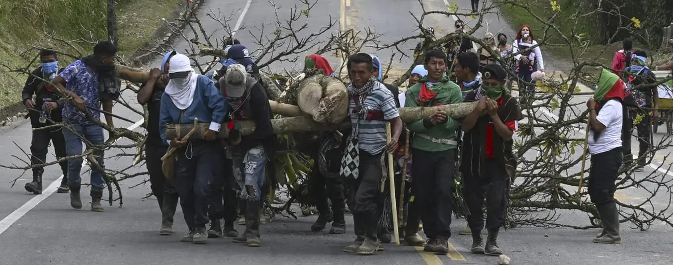 Toma de la vía panamerinana por indigenas