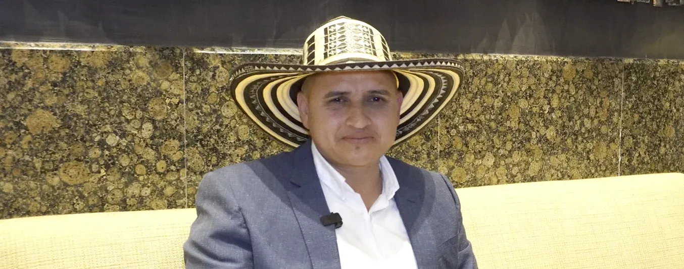 Carlos Molina - Alcalde de Valdivia - Antioquia