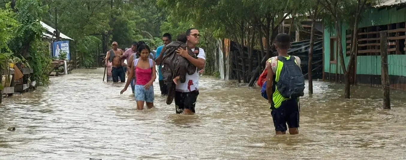 Personas afectadas por las fuertes lluvias