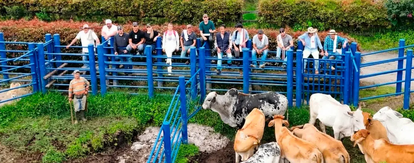 Ganaderos de Manzanares, Caldas, durante la jornada de actualización técnica