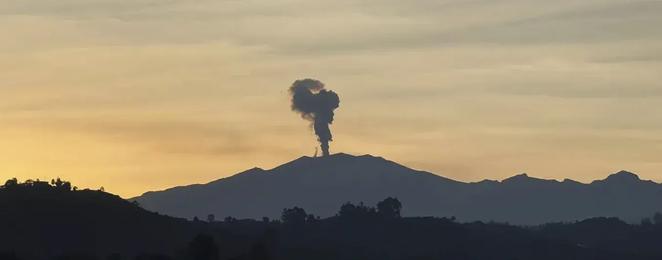 Actividad sísmica y cenizas en el volcán Puracé